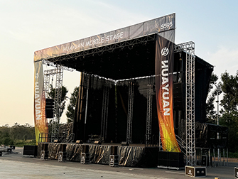 semi trailer stage